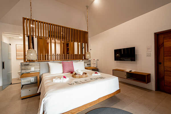 ESCAPE BAY VIEW POOL SUITE Photo 4